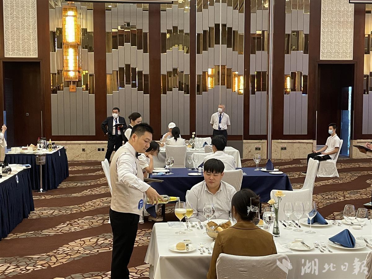 星級(jí)服務(wù)在錘煉 技術(shù)賦能湖北飯店業(yè)精英對(duì)決